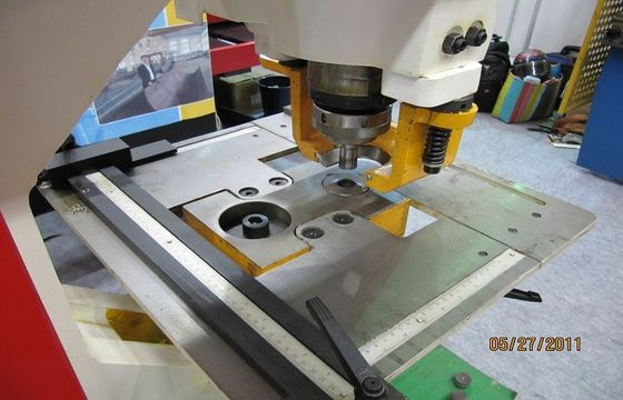 Υδραυλική Ironworker διατρήσεων & κουράς μηχανή, ελαφριά μηχανή Πολωνού που κόβει 25mm Max