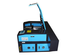 Engraver λέιζερ του CO2 τεχνών τέχνης τέμνουσα μηχανή χάραξης με 50w το σωλήνα λέιζερ