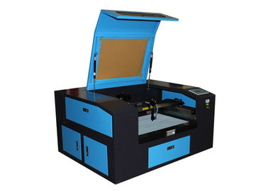 Engraver λέιζερ του CO2 τεχνών τέχνης τέμνουσα μηχανή χάραξης με 50w το σωλήνα λέιζερ