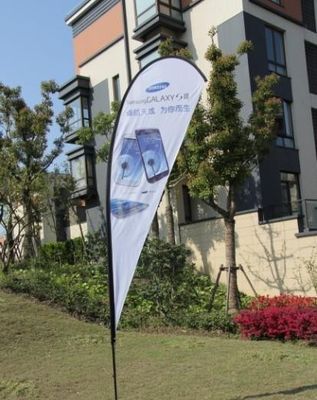 Διαγώνιο έμβλημα σημαιών παραλιών διαφημίσεων Incuded βάσεων έξω με το λογότυπο συνήθειας